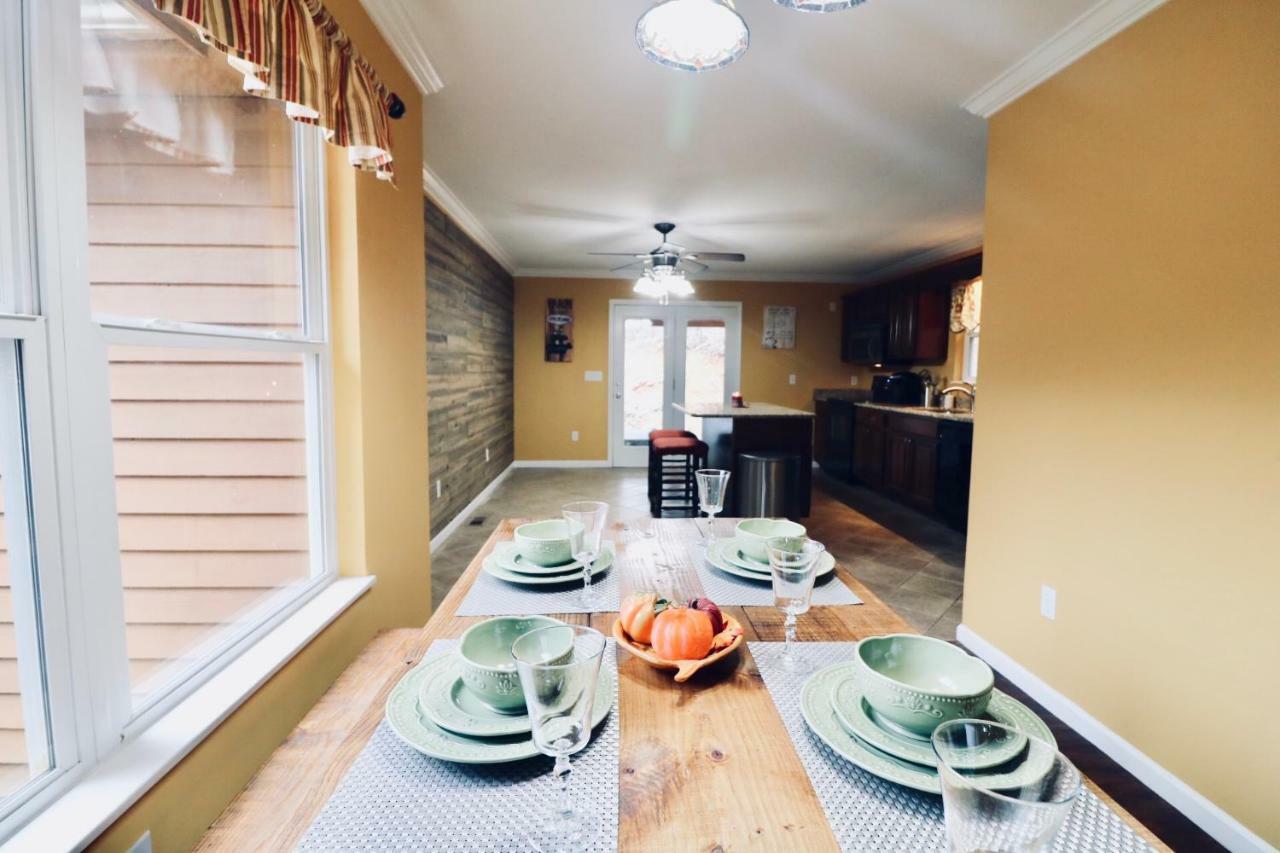 5Bedrooms*4King Beds*Outstanding Location*Hottub* Сев'єрвілл Екстер'єр фото