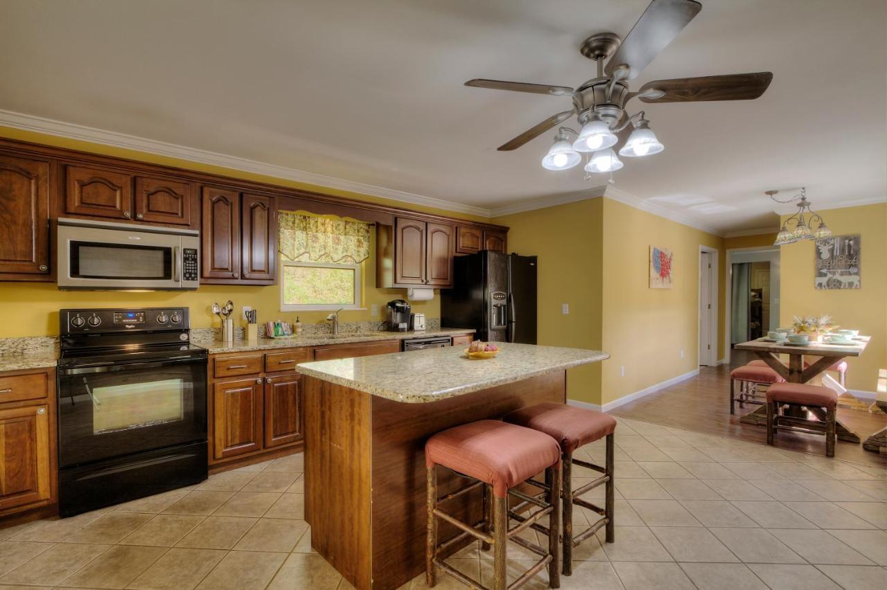 5Bedrooms*4King Beds*Outstanding Location*Hottub* Сев'єрвілл Екстер'єр фото